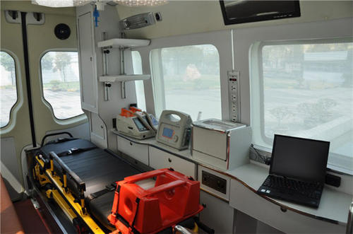 天河区救护车内部